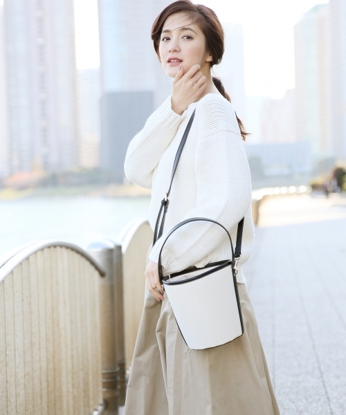 A part by（アパートバイ）の「【雑誌掲載多数】2WAYバケットBAG 746518 （ショルダーバッグ・レディース・ブラック/ブラック系その他/ホワイト系その他・FREE）」の6枚目の写真