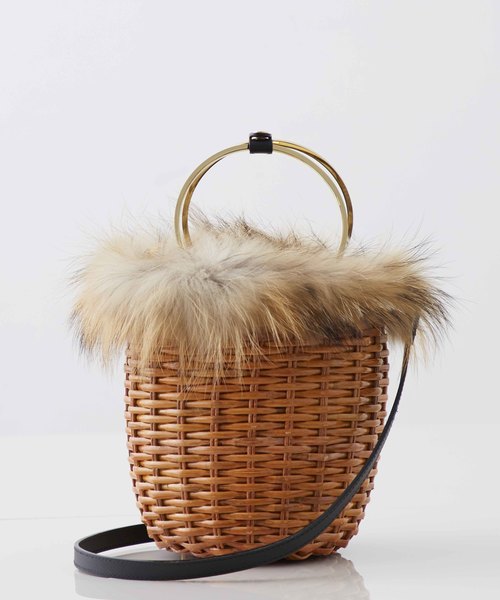 STUDIOUS（ステュディオス）の「【VIOLA’dORO】 ファー付きバケツ型ミニかご　MIRO V-8145（かごバッグ・レディース・ナチュラル/モカ/マルチ・FREE）」の2枚目の写真