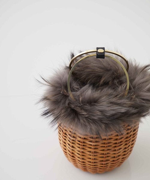 STUDIOUS（ステュディオス）の「【VIOLA’dORO】 ファー付きバケツ型ミニかご　MIRO V-8145（かごバッグ・レディース・ナチュラル/モカ/マルチ・FREE）」の4枚目の写真