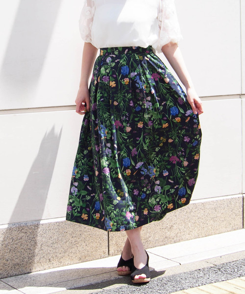 PICCIN（ピッチン）の「日本製インクジェットボタニカルフレアスカート（スカート・レディース・ネイビー/オフホワイト/ブルー系その他/ホワイト系その他/イエロー・MEDIUM）」の4枚目の写真