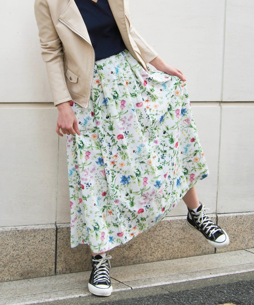 PICCIN（ピッチン）の「日本製インクジェットボタニカルフレアスカート（スカート・レディース・ネイビー/オフホワイト/ブルー系その他/ホワイト系その他/イエロー・MEDIUM）」の2枚目の写真
