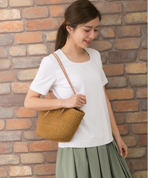 PREFERIR（プレフェリール）の「フラスコネック 半袖 Ｔシャツ（Tシャツ/カットソー・レディース・ホワイト/ブラック/ネイビー・MEDIUM/LARGE）」の2枚目の写真