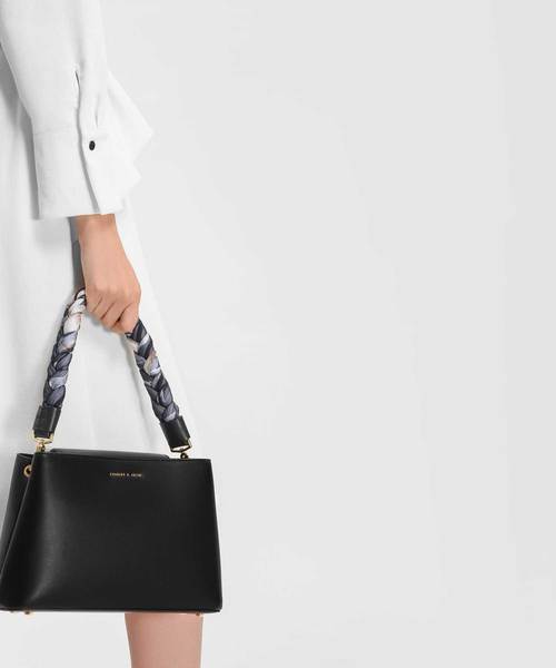 CHARLES & KEITH（チャールズ & キース）の「スカーフラップハンドルハンドバッグ / SCARF WRAPPED HANDLE HANDBAG（ハンドバッグ・レディース・ブラック/ベージュ/オレンジ・M）」の4枚目の写真