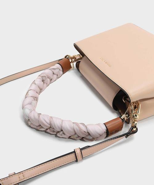 CHARLES & KEITH（チャールズ & キース）の「スカーフラップハンドルハンドバッグ / SCARF WRAPPED HANDLE HANDBAG（ハンドバッグ・レディース・ブラック/ベージュ/オレンジ・M）」の10枚目の写真