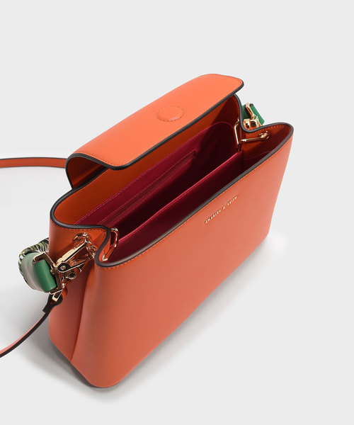 CHARLES & KEITH（チャールズ & キース）の「スカーフラップハンドルハンドバッグ / SCARF WRAPPED HANDLE HANDBAG（ハンドバッグ・レディース・ブラック/ベージュ/オレンジ・M）」の17枚目の写真