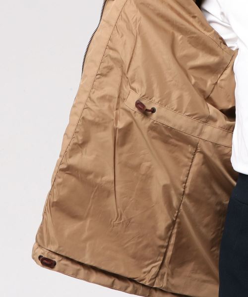 AIGLE(エーグル)の「GORE-TEX ダスタネット ジャケット(マウンテンパーカー・レディース・ベージュ/ブルー・40/38/36)」の5枚目の写真