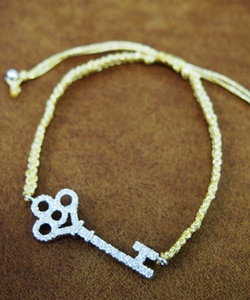 RANDOM（ランダム）の「【 RANDOM / ランダム 】 KEY CUBIC ZIRCONIA CORD BRACELET / キュービック ジルコニア ブレスレット（ブレスレット・メンズ・ゴールド/ブラック/グレー/レッド/ネイビー・FREE）」の5枚目の写真