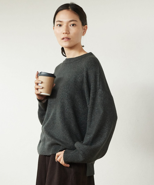 AMERICAN HOLIC(アメリカンホリック)の「・ブークレストレッチクルーネックプルオーバー*(ニット/セーター・レディース・ピンク/杢グレー/ブラック/カーキ/マスタード/ベージュ/グレー系その他2/オフホワイト・FREE)」の4枚目の写真