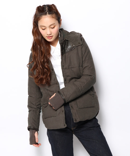 goa（ゴア）の「レザーヨークダウン（ダウンジャケット/コート・レディース・チャコールグレー/モカ/ナチュラル・FREE）」の2枚目の写真