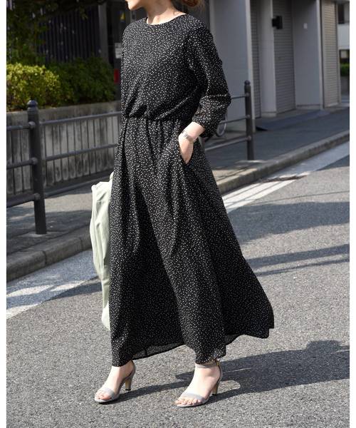 LHELBIE(レルビエ)の「ランダムドットバックねじれフレアロングワンピース(ワンピース・レディース・ブラック/ベージュ/アイボリー・M)」の22枚目の写真