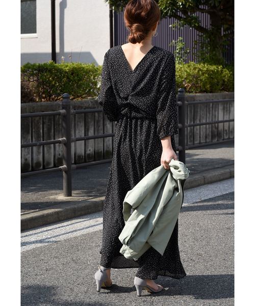 LHELBIE(レルビエ)の「ランダムドットバックねじれフレアロングワンピース(ワンピース・レディース・ブラック/ベージュ/アイボリー・M)」の20枚目の写真