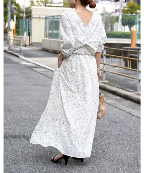 LHELBIE(レルビエ)の「ランダムドットバックねじれフレアロングワンピース(ワンピース・レディース・ブラック/ベージュ/アイボリー・M)」の12枚目の写真