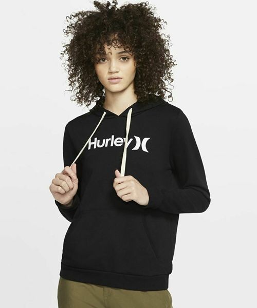 Hurley （ハーレー）の「W HRLY OAO FLEECE PULLOVER LS / レディース プルオーバーパーカープリントロゴ サーフカジュアル（パーカー・レディース・ヘザーグレー/ブラック/ブラック系その他/レッド系その他・X-SMALL/SMALL）」の2枚目の写真
