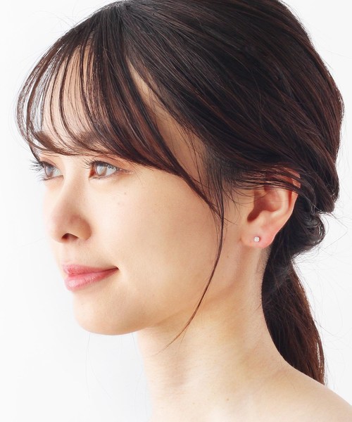 COCOSHNIK(ココシュニック)の「K10ダイヤモンド フチミル スタッドピアス(ピアス(両耳用)・レディース・アイボリー系1・00)」の5枚目の写真
