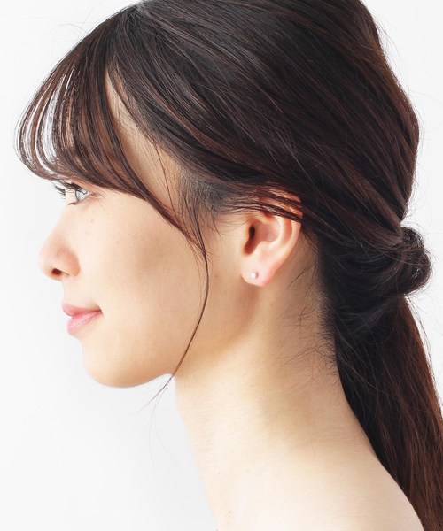 COCOSHNIK(ココシュニック)の「K10ダイヤモンド フチミル スタッドピアス(ピアス(両耳用)・レディース・アイボリー系1・00)」の7枚目の写真