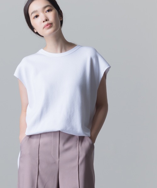 OMNES(オムネス)の「ハニカムストレッチノースリーブプルオーバー(Tシャツ/カットソー・レディース・ホワイト/ブラック/ベージュ/カーキ/ラベンダー・FREE)」の2枚目の写真
