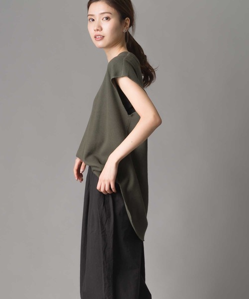 OMNES(オムネス)の「ハニカムストレッチノースリーブプルオーバー(Tシャツ/カットソー・レディース・ホワイト/ブラック/ベージュ/カーキ/ラベンダー・FREE)」の9枚目の写真
