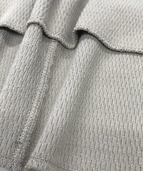 OMNES(オムネス)の「ハニカムストレッチノースリーブプルオーバー(Tシャツ/カットソー・レディース・ホワイト/ブラック/ベージュ/カーキ/ラベンダー・FREE)」の8枚目の写真