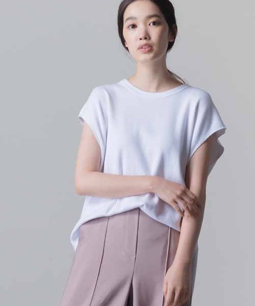 OMNES(オムネス)の「ハニカムストレッチノースリーブプルオーバー(Tシャツ/カットソー・レディース・ホワイト/ブラック/ベージュ/カーキ/ラベンダー・FREE)」の16枚目の写真