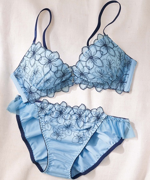 YU'NOW（ユナウ）の「【選べるデザイン！ノンワイヤーでラクちん谷間メイク】ぷるるん谷間のノンワイヤーブラ＆ショーツセット（ブラ&ショーツ・レディース・ライトブルー/サックスブルー/ブルー/ホワイト×レッド/ブラック系その他/ライトピンク/サーモンピンク/ホワイト×パープル/ホワイト系その他/モスグリーン/アイボリー/ブラック系その他2/グレイッシュブルー/ラベンダー/オフホワイト/ピンク・A65M/A70M/A75M/B65M/B70M/B75M/B75L/C65M/C70M/C75M/C75L/C80L/D70M/D75L/D80L/E70M/E75L/E80L/F70M/F75L/F80L/AA65M/AA70M/G70M/G75L/G80L）」の10枚目の写真