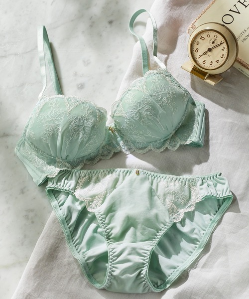 YU'NOW（ユナウ）の「【選べるデザイン！ノンワイヤーでラクちん谷間メイク】ぷるるん谷間のノンワイヤーブラ＆ショーツセット（ブラ&ショーツ・レディース・ライトブルー/サックスブルー/ブルー/ホワイト×レッド/ブラック系その他/ライトピンク/サーモンピンク/ホワイト×パープル/ホワイト系その他/モスグリーン/アイボリー/ブラック系その他2/グレイッシュブルー/ラベンダー/オフホワイト/ピンク・A65M/A70M/A75M/B65M/B70M/B75M/B75L/C65M/C70M/C75M/C75L/C80L/D70M/D75L/D80L/E70M/E75L/E80L/F70M/F75L/F80L/AA65M/AA70M/G70M/G75L/G80L）」の8枚目の写真