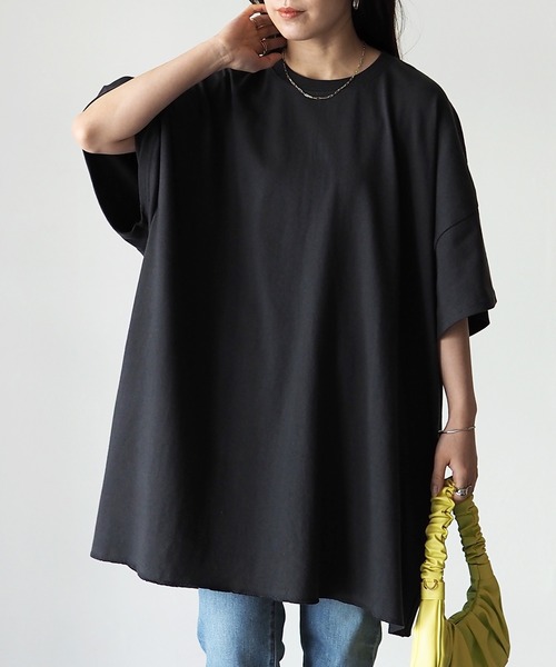 Riberry（リベリー）の「バックスリットオーバーサイズ半袖プルオーバー（チュニック・レディース・ベージュ/オフホワイト/ライトグリーン/ラベンダー/スミクロ/モカ/カーキ/ライトパープル/ブルー・FREE）」の4枚目の写真