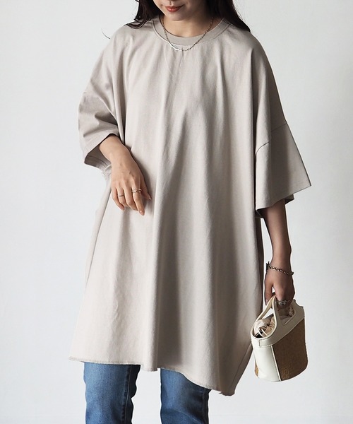 Riberry（リベリー）の「バックスリットオーバーサイズ半袖プルオーバー（チュニック・レディース・ベージュ/オフホワイト/ライトグリーン/ラベンダー/スミクロ/モカ/カーキ/ライトパープル/ブルー・FREE）」の7枚目の写真