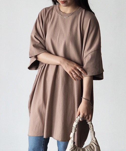 Riberry（リベリー）の「バックスリットオーバーサイズ半袖プルオーバー（チュニック・レディース・ベージュ/オフホワイト/ライトグリーン/ラベンダー/スミクロ/モカ/カーキ/ライトパープル/ブルー・FREE）」の5枚目の写真