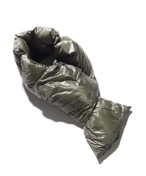 NANGA（ナンガ）の「PORTABLE LIGHT DOWN MUFFLER / ポータブルライトダウンマフラー（ユニセックス）（マフラー・メンズ・ブラック/モカ/カーキ/ネイビー/ベージュ・ONESIZE）」の5枚目の写真