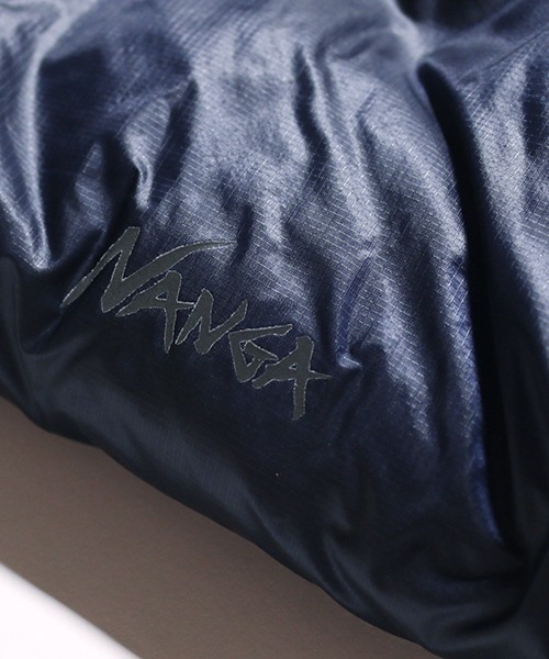 NANGA（ナンガ）の「PORTABLE LIGHT DOWN MUFFLER / ポータブルライトダウンマフラー（ユニセックス）（マフラー・メンズ・ブラック/モカ/カーキ/ネイビー/ベージュ・ONESIZE）」の7枚目の写真