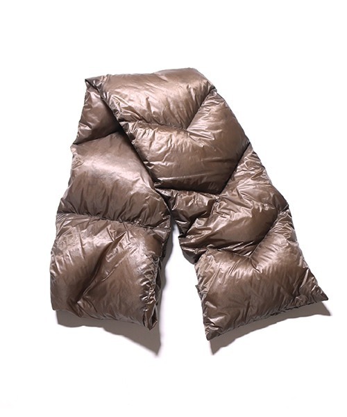 NANGA（ナンガ）の「PORTABLE LIGHT DOWN MUFFLER / ポータブルライトダウンマフラー（ユニセックス）（マフラー・メンズ・ブラック/モカ/カーキ/ネイビー/ベージュ・ONESIZE）」の10枚目の写真