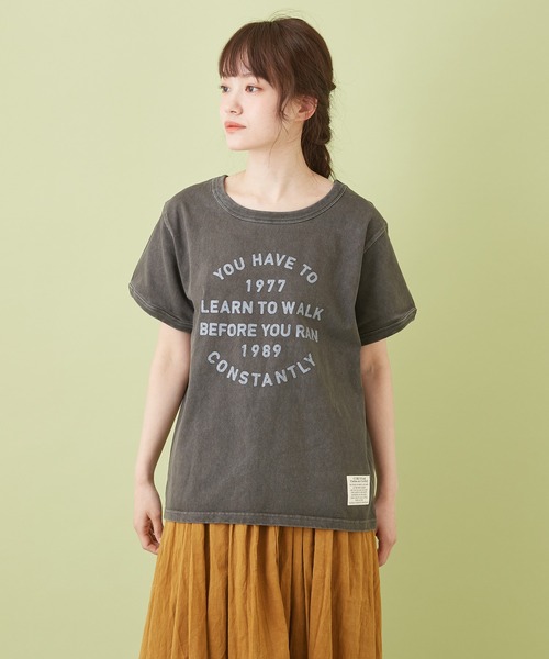 CUBE SUGAR(キューブシュガー)の「スラブ天竺 ピグメント染 クルーネック Tシャツ(Tシャツ/カットソー・レディース・ナチュラル/チャコールグレー/ピンク・M)」の1枚目の写真