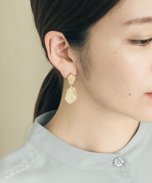 SMELLY（スメリー）の「カラーカタチサガリピアス（ピアス（両耳用）・レディース・イエロー/ミント・-）」の4枚目の写真