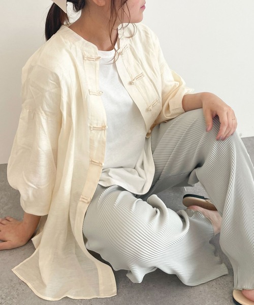 SLURR（スラ―）の「チャイナボタンシアーパフスリーブブラウス（シャツ/ブラウス・レディース・ベージュ/アイボリー/ミント・FREE）」の2枚目の写真