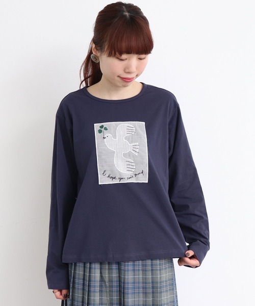 eiπe （イーペ）の「eiπe ハトとクローバー刺繍Tシャツ（Tシャツ/カットソー・レディース・ホワイト/ネイビー・FREE）」の2枚目の写真