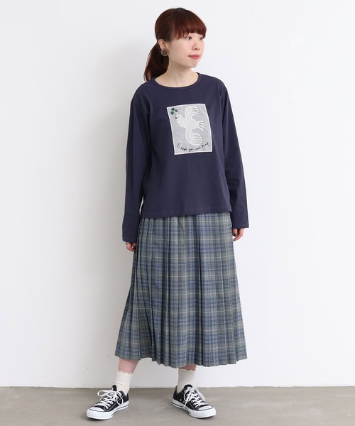 eiπe （イーペ）の「eiπe ハトとクローバー刺繍Tシャツ（Tシャツ/カットソー・レディース・ホワイト/ネイビー・FREE）」の4枚目の写真