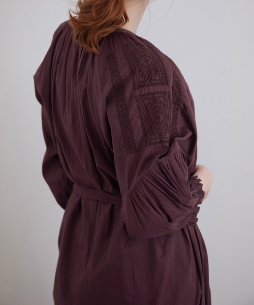 MADEMOISELLE ROPE'（マドモアゼル ロペ）の「【秋まで使える】インド刺繍カフタンワンピース（ワンピース・レディース・ブラック系その他/ホワイト/ダークブラウン・38）」の21枚目の写真