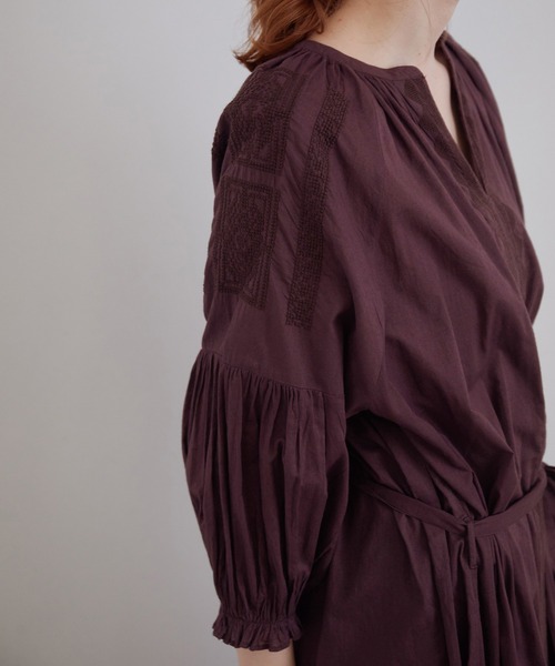 MADEMOISELLE ROPE'（マドモアゼル ロペ）の「【秋まで使える】インド刺繍カフタンワンピース（ワンピース・レディース・ブラック系その他/ホワイト/ダークブラウン・38）」の19枚目の写真