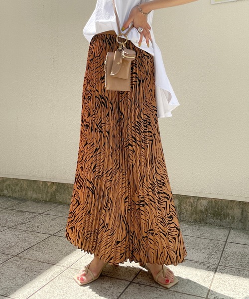 CAPRICIEUX LE'MAGE(カプリシューレマージュ)の「ゼブラプリーツスカート(スカート・レディース・ブラウン/グレー・FREE)」の1枚目の写真