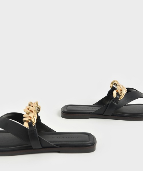 CHARLES & KEITH（チャールズ & キース）の「チェーンストラップ トングサンダル / Chain Strap Thong Sandals（サンダル・レディース・ホワイト/ブラック/ライトベージュ・22.5cm/23cm/23.5cm/24.5cm/25cm/25.5cm）」の8枚目の写真