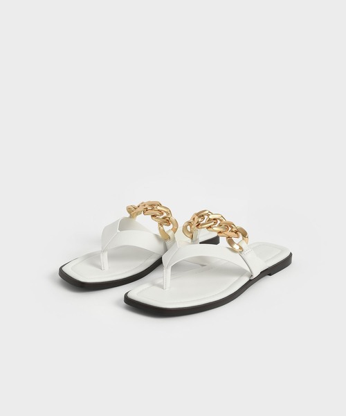 CHARLES & KEITH（チャールズ & キース）の「チェーンストラップ トングサンダル / Chain Strap Thong Sandals（サンダル・レディース・ホワイト/ブラック/ライトベージュ・22.5cm/23cm/23.5cm/24.5cm/25cm/25.5cm）」の4枚目の写真