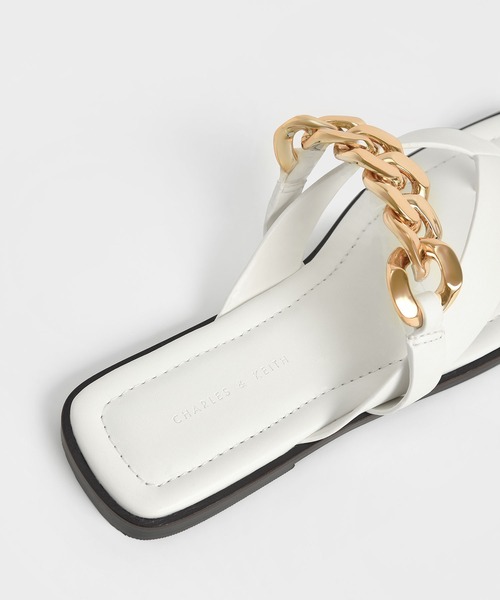CHARLES & KEITH（チャールズ & キース）の「チェーンストラップ トングサンダル / Chain Strap Thong Sandals（サンダル・レディース・ホワイト/ブラック/ライトベージュ・22.5cm/23cm/23.5cm/24.5cm/25cm/25.5cm）」の10枚目の写真