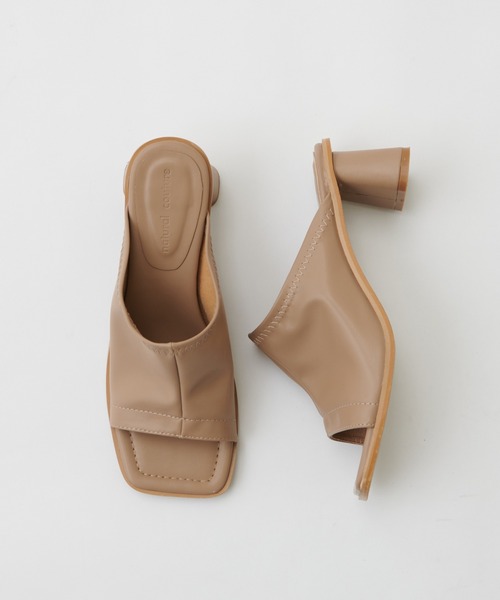 natural couture（ナチュラルクチュール）の「スクエアトゥストレッチサンダル（サンダル・レディース・ブラック/ベージュ/アイボリー・MEDIUM/LARGE）」の3枚目の写真