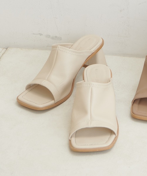 natural couture（ナチュラルクチュール）の「スクエアトゥストレッチサンダル（サンダル・レディース・ブラック/ベージュ/アイボリー・MEDIUM/LARGE）」の12枚目の写真