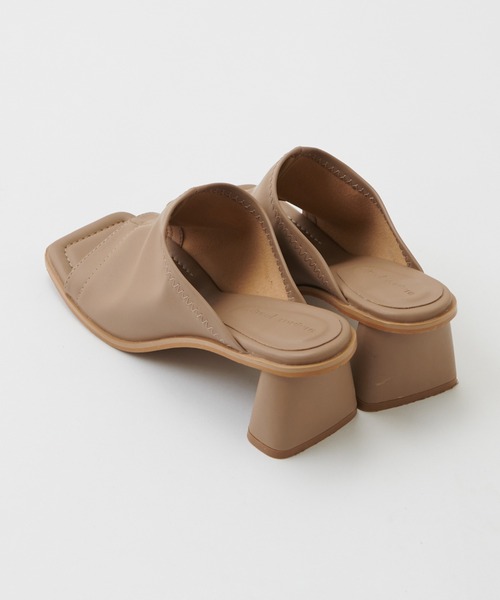 natural couture（ナチュラルクチュール）の「スクエアトゥストレッチサンダル（サンダル・レディース・ブラック/ベージュ/アイボリー・MEDIUM/LARGE）」の13枚目の写真