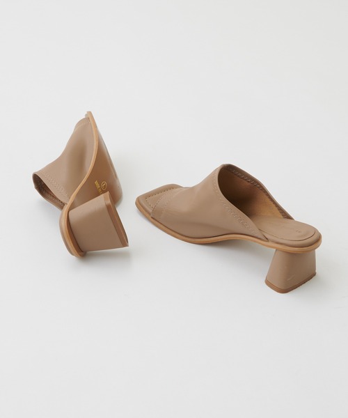 natural couture（ナチュラルクチュール）の「スクエアトゥストレッチサンダル（サンダル・レディース・ブラック/ベージュ/アイボリー・MEDIUM/LARGE）」の8枚目の写真