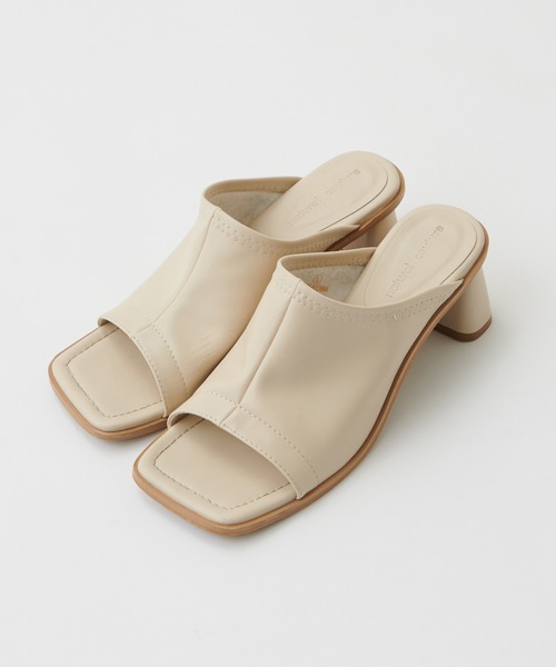 natural couture（ナチュラルクチュール）の「スクエアトゥストレッチサンダル（サンダル・レディース・ブラック/ベージュ/アイボリー・MEDIUM/LARGE）」の6枚目の写真