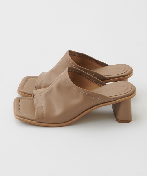 natural couture（ナチュラルクチュール）の「スクエアトゥストレッチサンダル（サンダル・レディース・ブラック/ベージュ/アイボリー・MEDIUM/LARGE）」の9枚目の写真