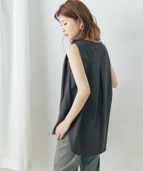 URBAN RESEARCH ROSSO（アーバンリサーチロッソ）の「『UR GREEN』タックノースリーブプルオーバー（Tシャツ/カットソー・レディース・チャコールグレー/ライトベージュ/パープル系その他・FREE）」の13枚目の写真