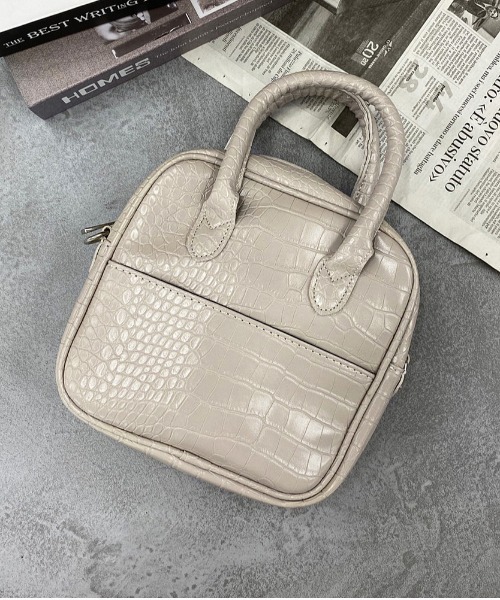 apres jour mignon（アプレジュールミニョン）の「【apresjour mignon×ARIAZ】スクエアバッグ（ハンドバッグ・レディース・ブラック/グリーン/ブラック系その他/アイボリー・ONESIZE）」の2枚目の写真